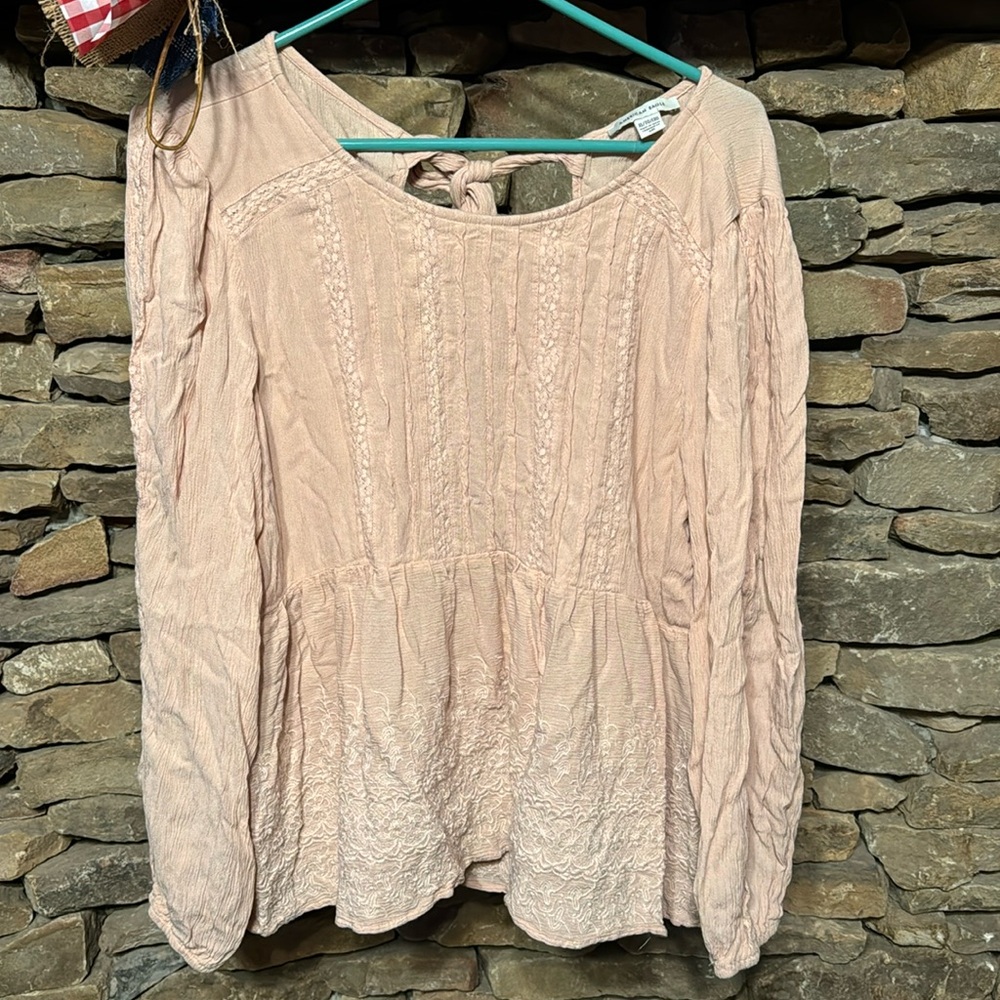 American Eagle light pink size XL tie in back with embroidery